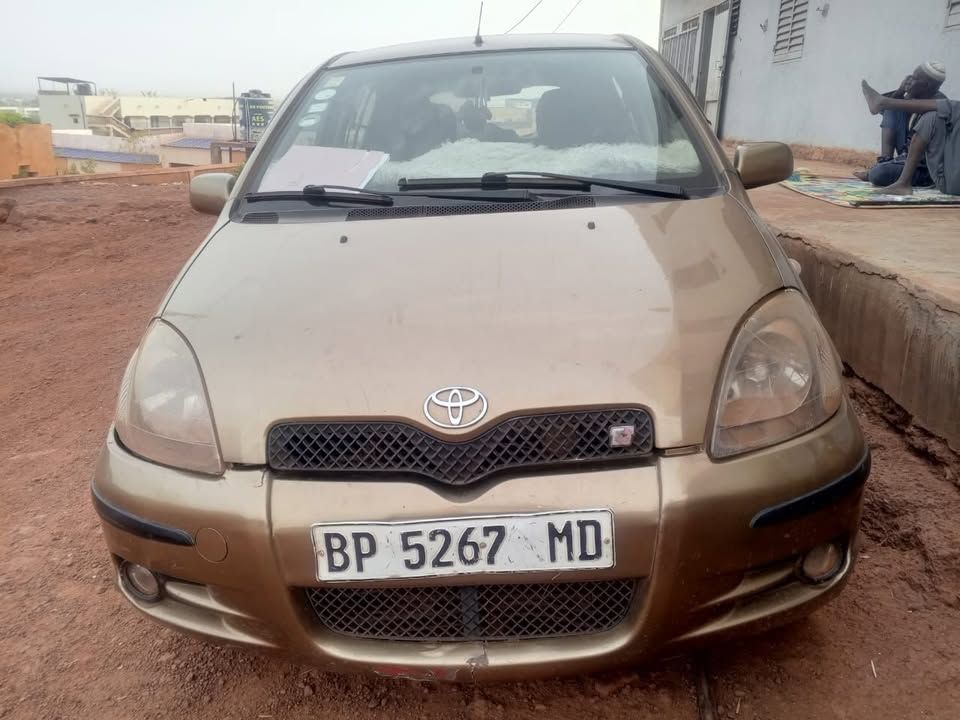 TOYOTA YARIS 2005
