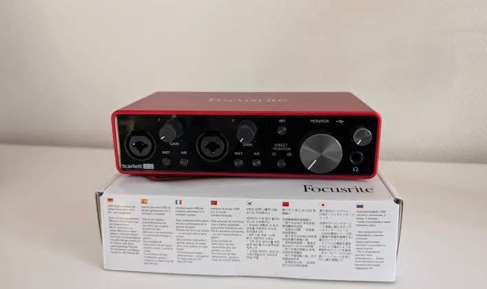 carte son focusrite Scarlett 2i2
