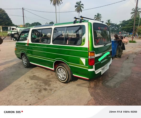 BUS HIACE ‎COURT CHÂSSIS