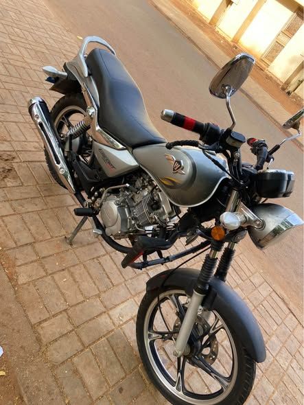 MOTO ESCORTE