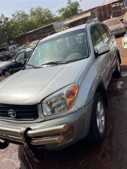 Toyota rav4 sport intermédiaire année 2005,