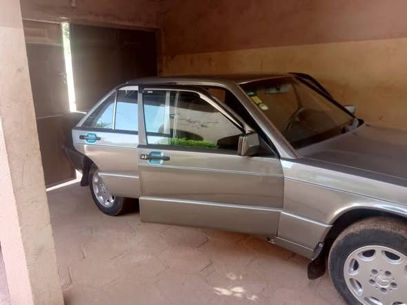 Mercedes 190