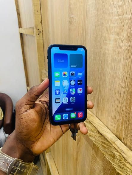 *IPHONE XR TOUT D’ORIGINE id