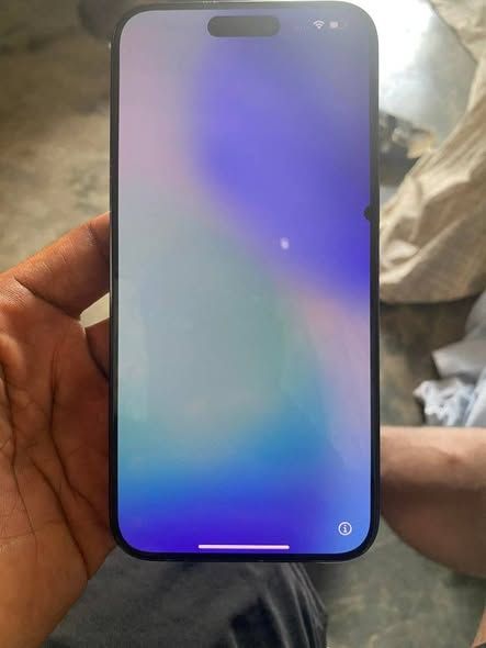 IPHONE 15 PRO MAX ÉTAT 10%10 BLOQUÉ SUR ICLOUD