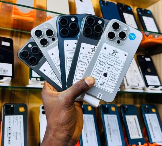 IPHONE 15PRO AMÉRICAIN ESIM 256GIGA