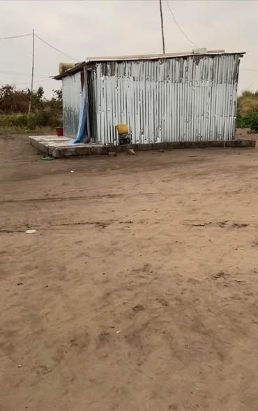 2 terrain jumelé a Kintele Terre plat avec un gros hangars