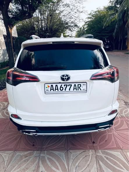 Rav4 2016 LE essence climatisé