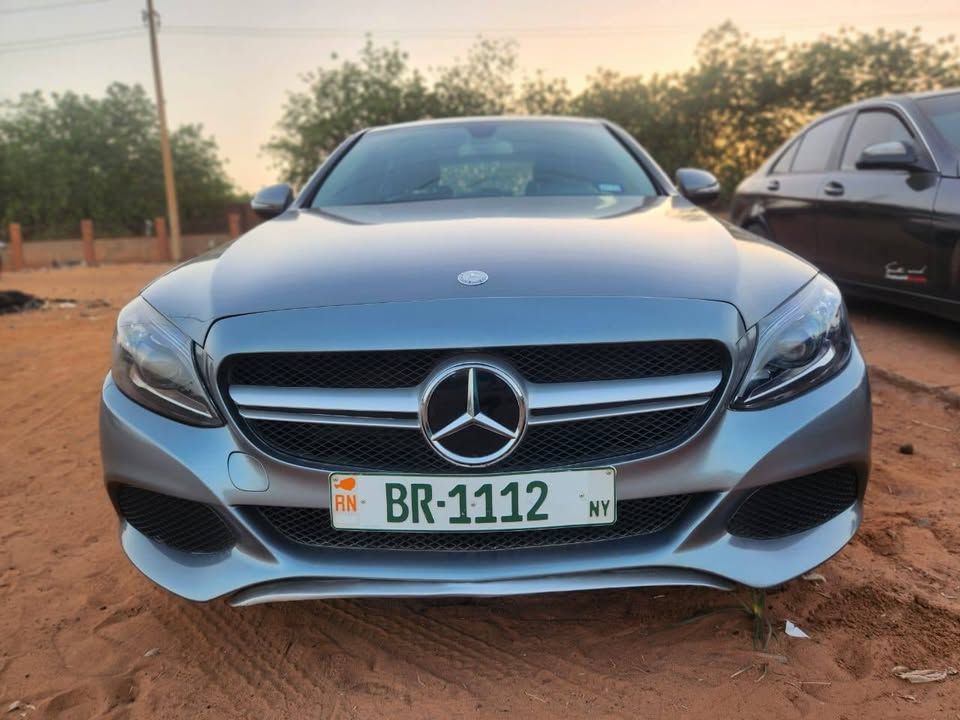 MERCRDES C300 ESSENCE 2015